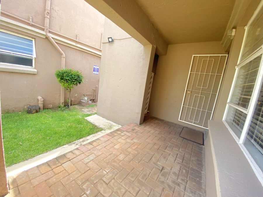 1 Bedroom Property for Sale in Roodekrans Gauteng