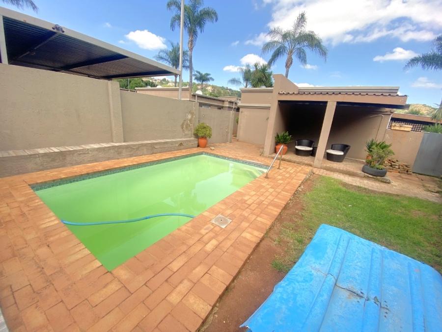 1 Bedroom Property for Sale in Roodekrans Gauteng