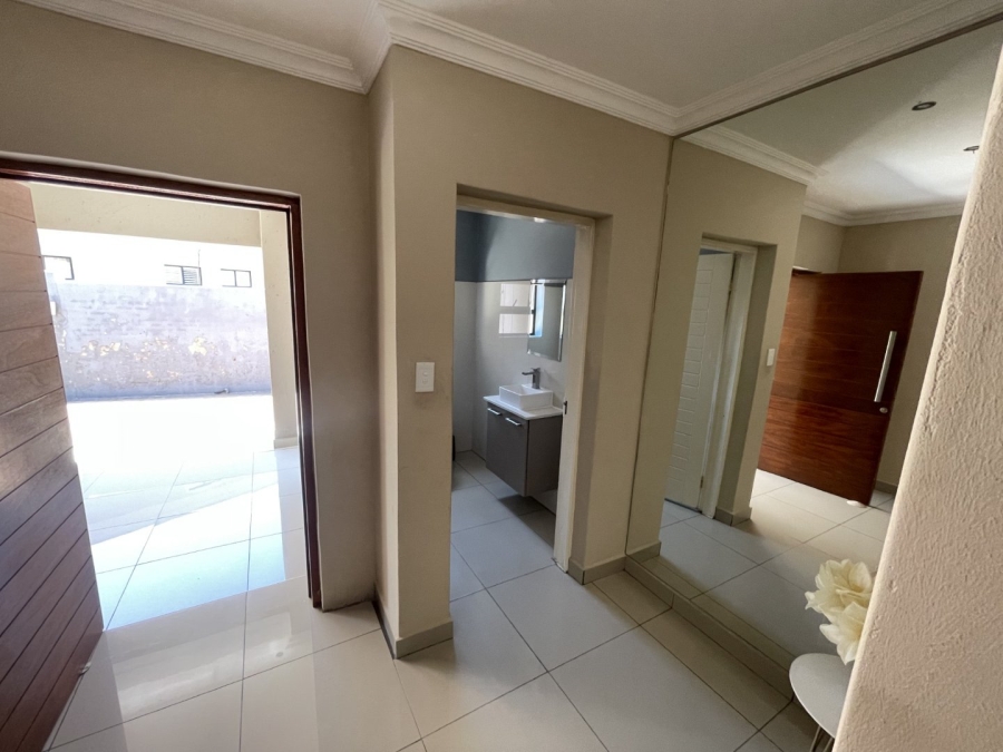  Bedroom Property for Sale in Silver Lakes Gauteng