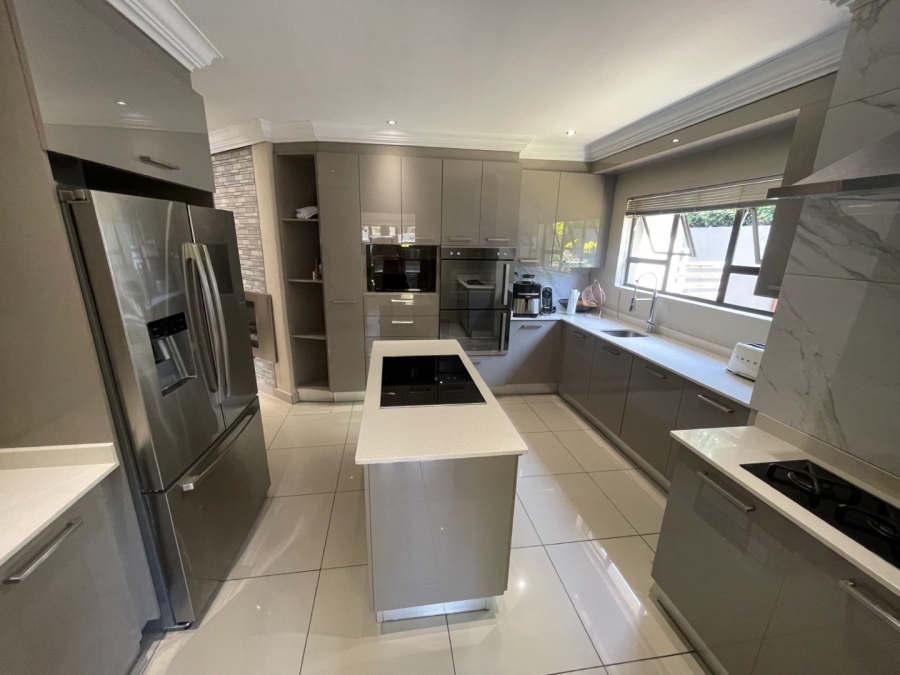  Bedroom Property for Sale in Silver Lakes Gauteng