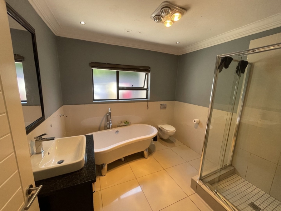  Bedroom Property for Sale in Silver Lakes Gauteng