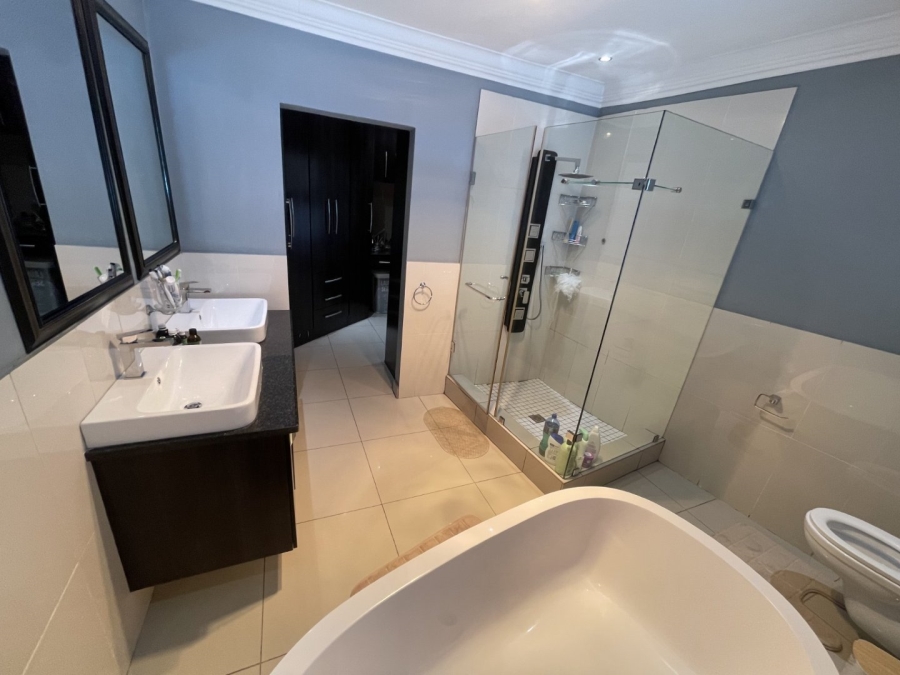  Bedroom Property for Sale in Silver Lakes Gauteng