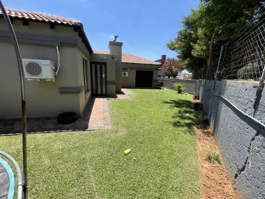  Bedroom Property for Sale in Silver Lakes Gauteng