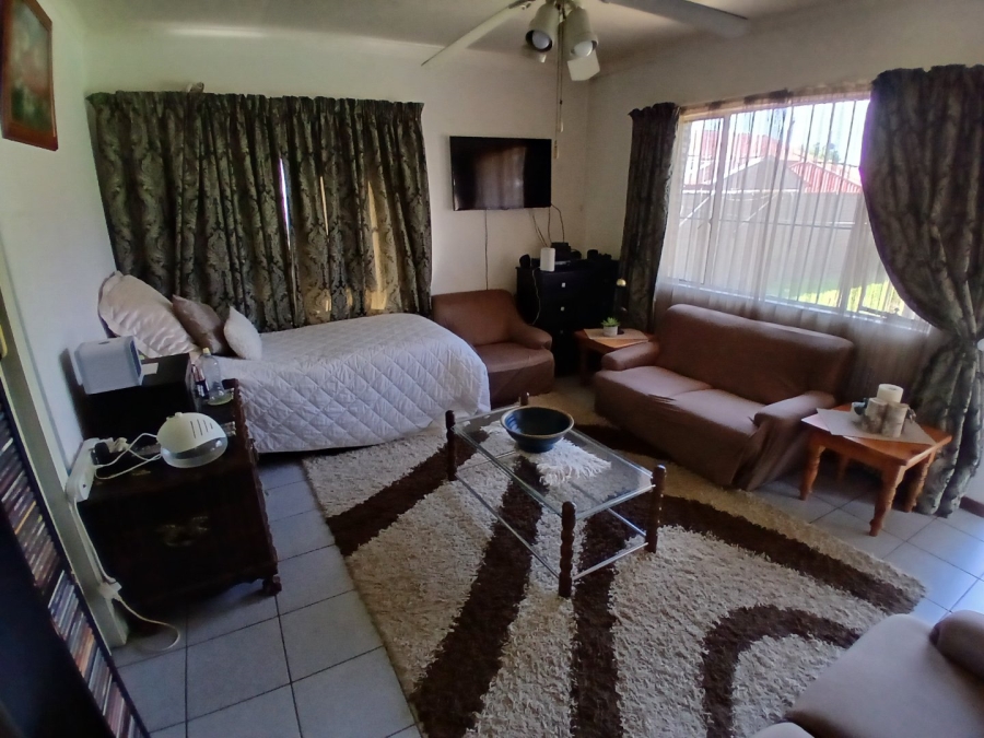 4 Bedroom Property for Sale in Witpoortjie Gauteng