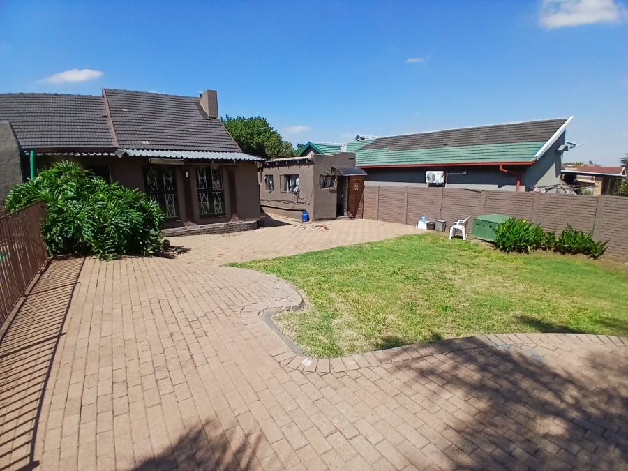 4 Bedroom Property for Sale in Witpoortjie Gauteng