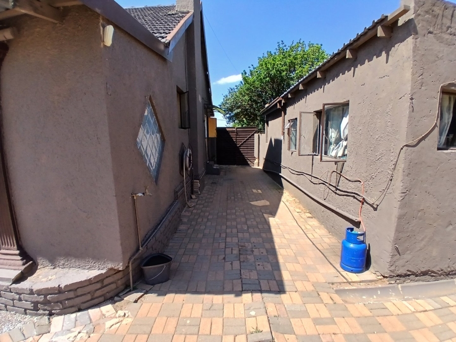 4 Bedroom Property for Sale in Witpoortjie Gauteng