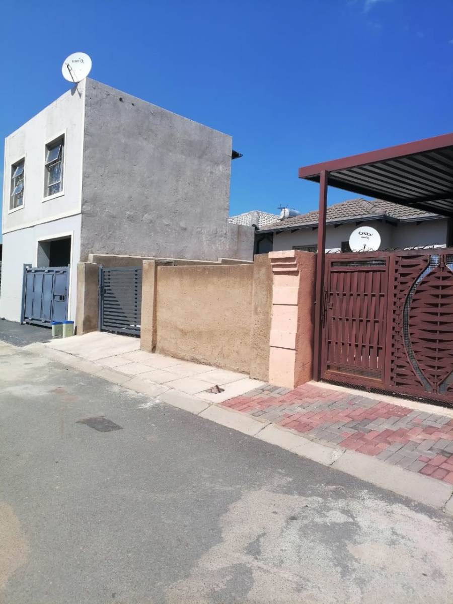 2 Bedroom Property for Sale in Clayville Industria Gauteng