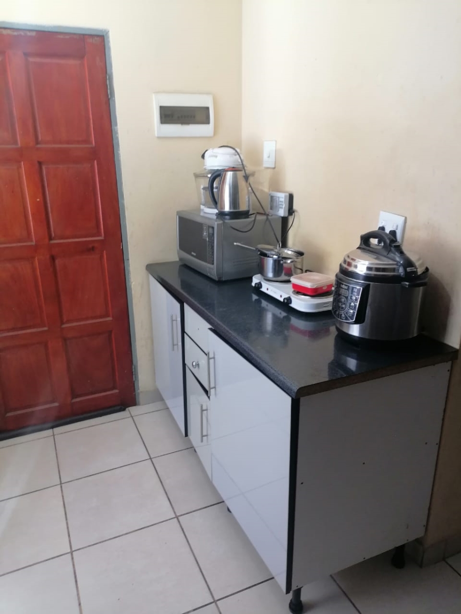 2 Bedroom Property for Sale in Clayville Industria Gauteng