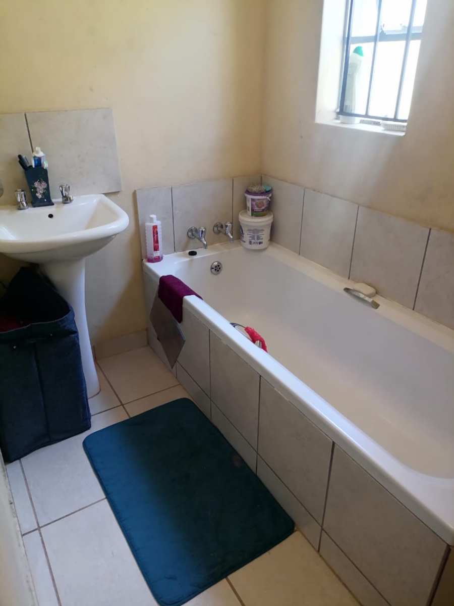 2 Bedroom Property for Sale in Clayville Industria Gauteng