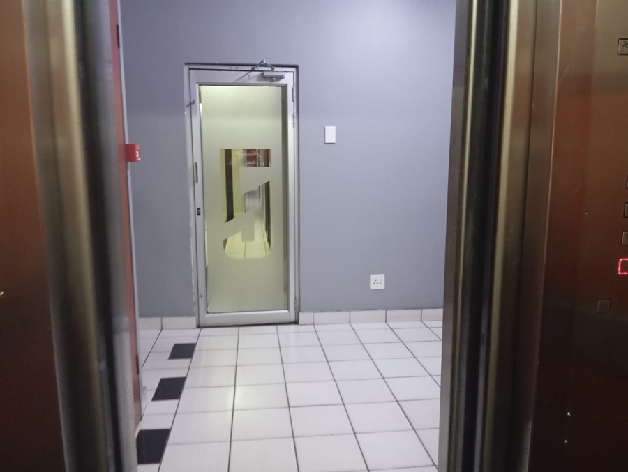 To Let 1 Bedroom Property for Rent in Braamfontein Gauteng