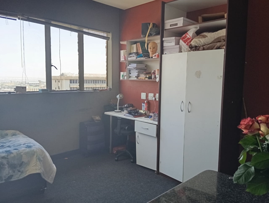 To Let 1 Bedroom Property for Rent in Braamfontein Gauteng