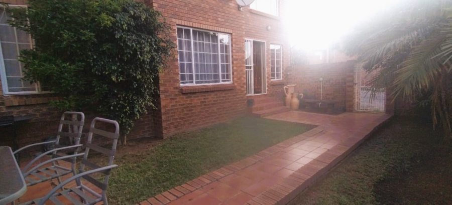 2 Bedroom Property for Sale in The Reeds Gauteng