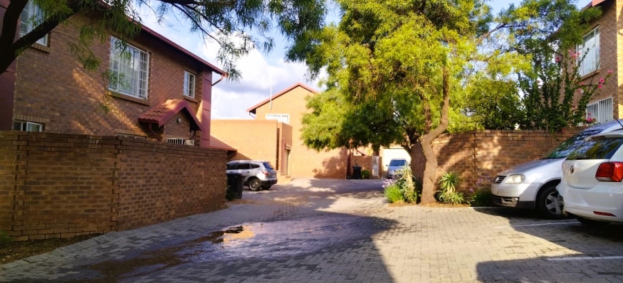 2 Bedroom Property for Sale in The Reeds Gauteng