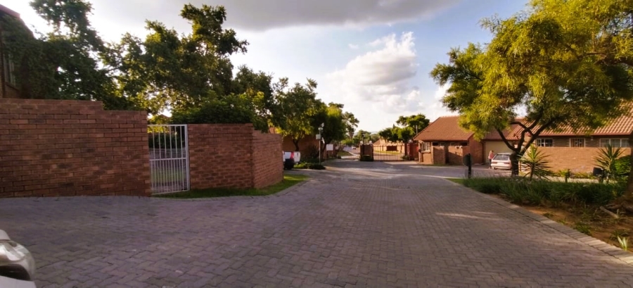 2 Bedroom Property for Sale in The Reeds Gauteng