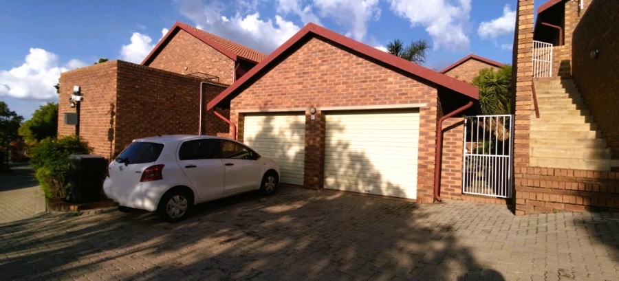 2 Bedroom Property for Sale in The Reeds Gauteng