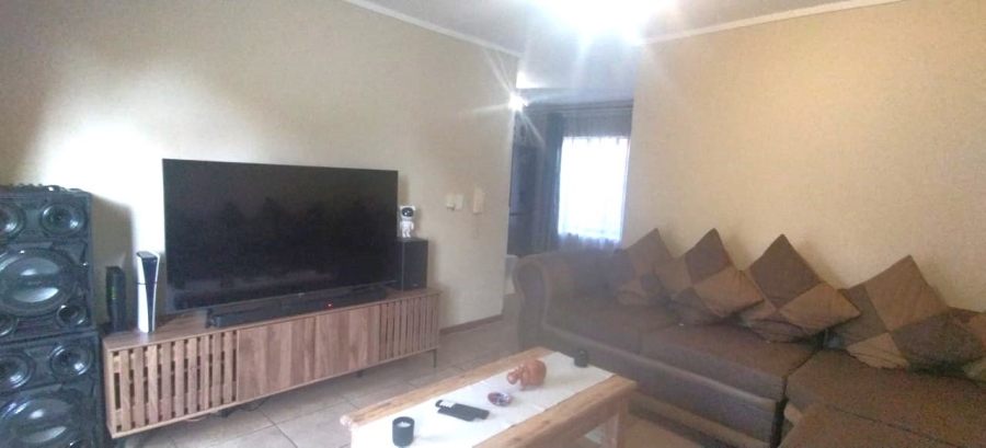 2 Bedroom Property for Sale in The Reeds Gauteng