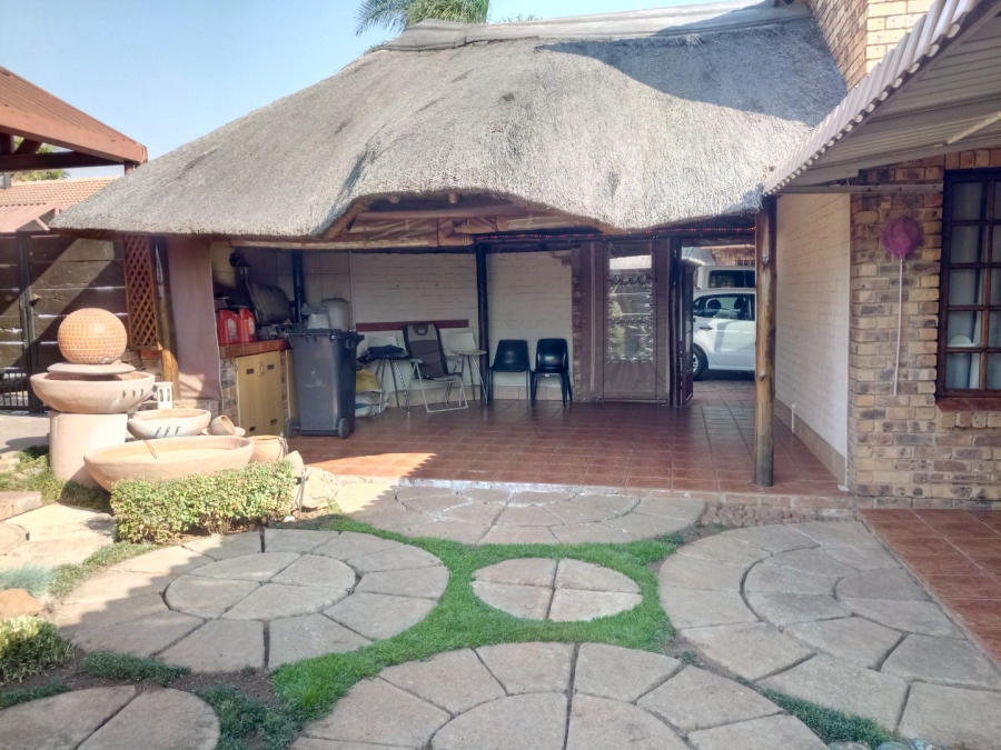 3 Bedroom Property for Sale in Clubview Gauteng