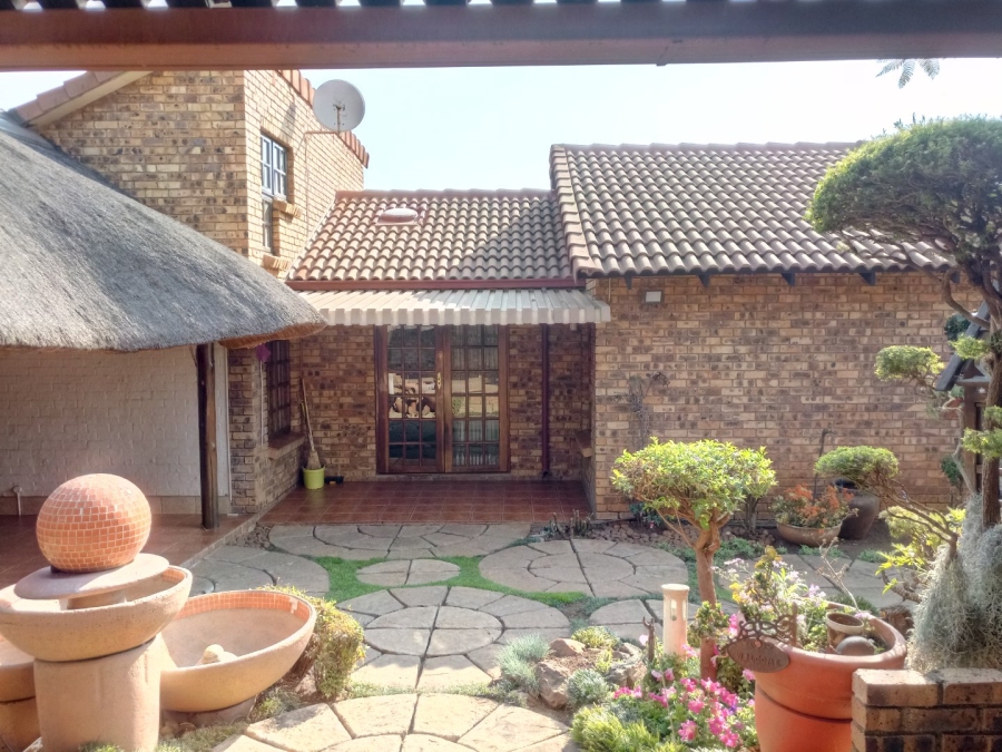 3 Bedroom Property for Sale in Clubview Gauteng