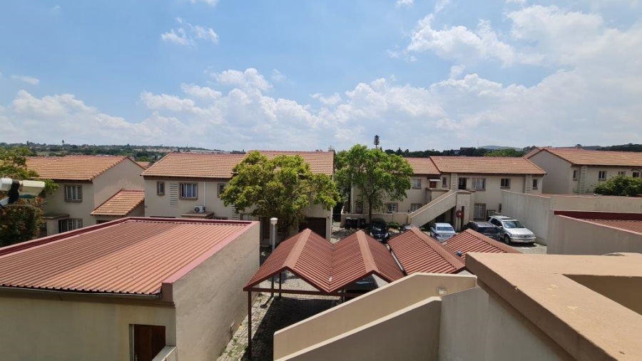 2 Bedroom Property for Sale in Halfway Gardens Gauteng