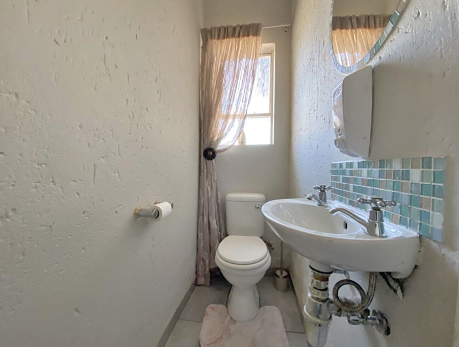 4 Bedroom Property for Sale in Lambton Gardens Gauteng