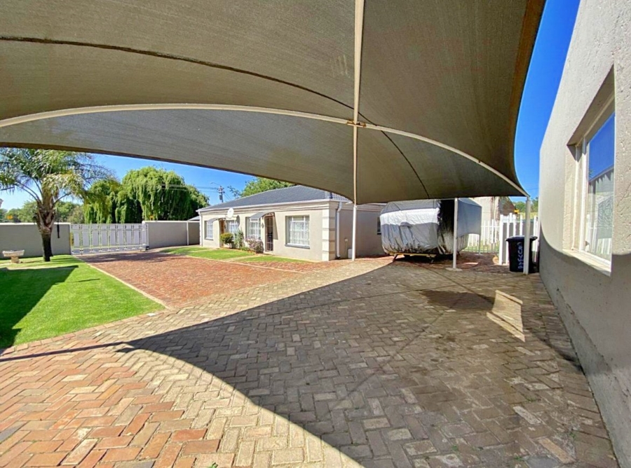 4 Bedroom Property for Sale in Lambton Gardens Gauteng