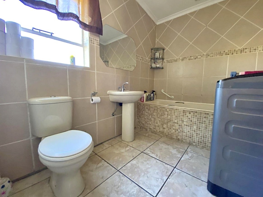 4 Bedroom Property for Sale in Lambton Gardens Gauteng