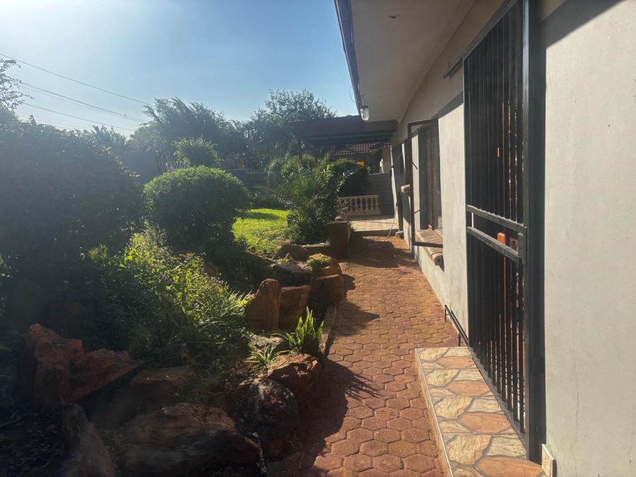 4 Bedroom Property for Sale in Wentworth Park Gauteng