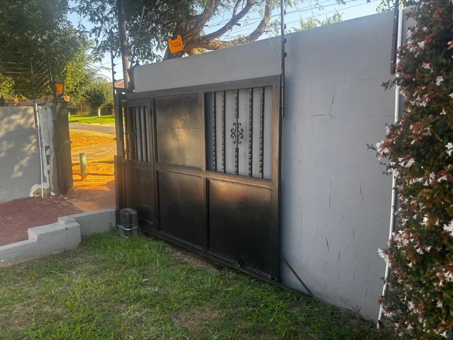 4 Bedroom Property for Sale in Wentworth Park Gauteng