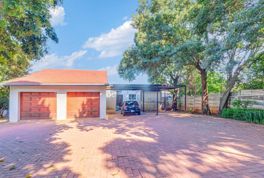 4 Bedroom Property for Sale in Weltevreden Park Gauteng