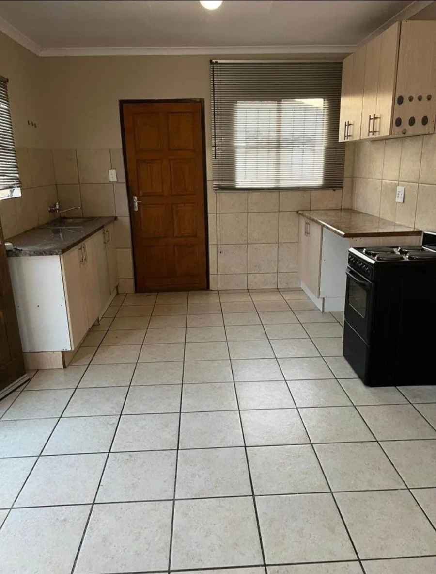 To Let 3 Bedroom Property for Rent in Blue Hills Gauteng