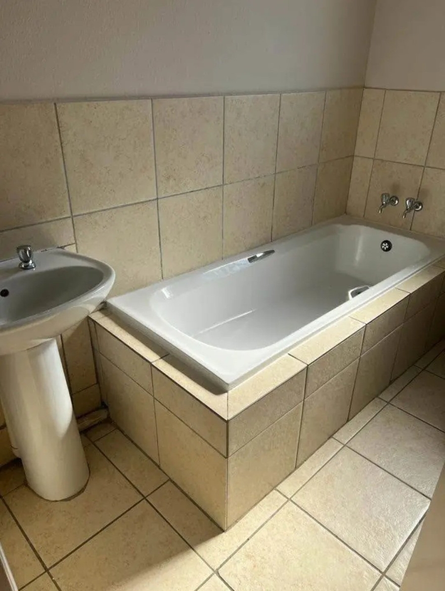 To Let 3 Bedroom Property for Rent in Blue Hills Gauteng