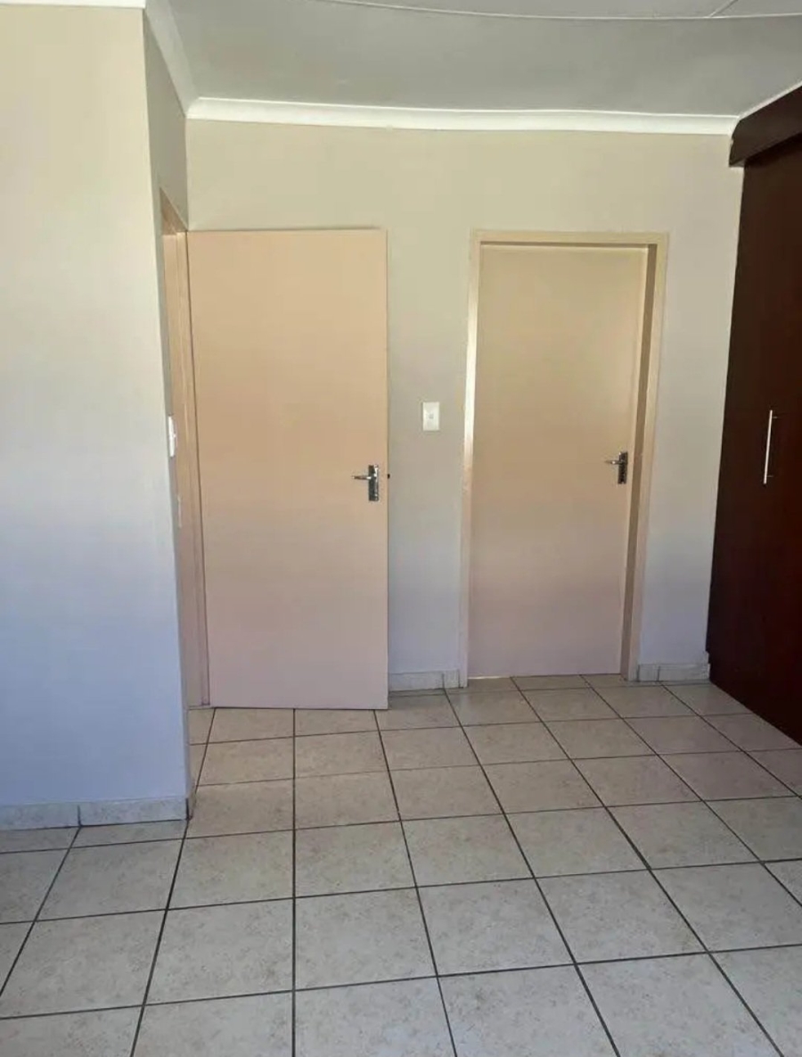 To Let 3 Bedroom Property for Rent in Blue Hills Gauteng