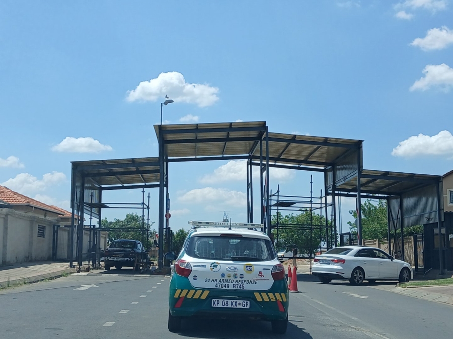 To Let 3 Bedroom Property for Rent in Blue Hills Gauteng