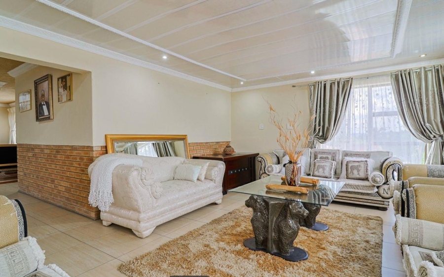 7 Bedroom Property for Sale in Zakariyya Park Gauteng