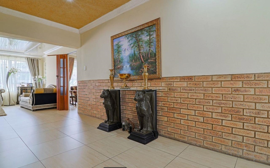 7 Bedroom Property for Sale in Zakariyya Park Gauteng