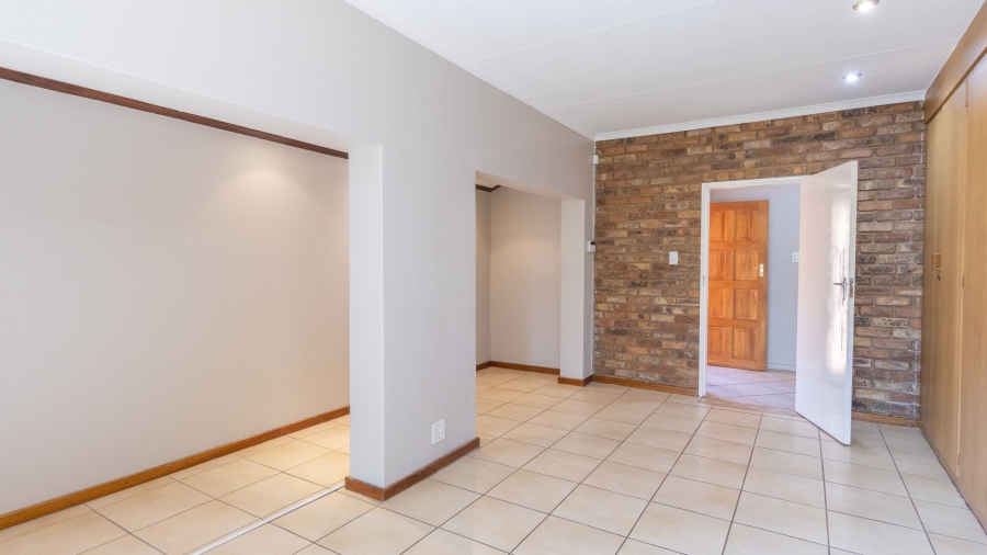 5 Bedroom Property for Sale in Lyttelton Manor Gauteng