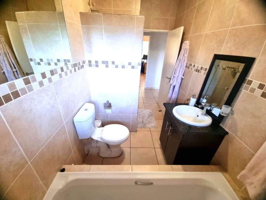 3 Bedroom Property for Sale in Mulbarton Gauteng