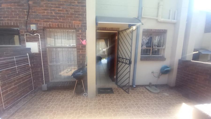 2 Bedroom Property for Sale in Sugar Bush Estate Gauteng