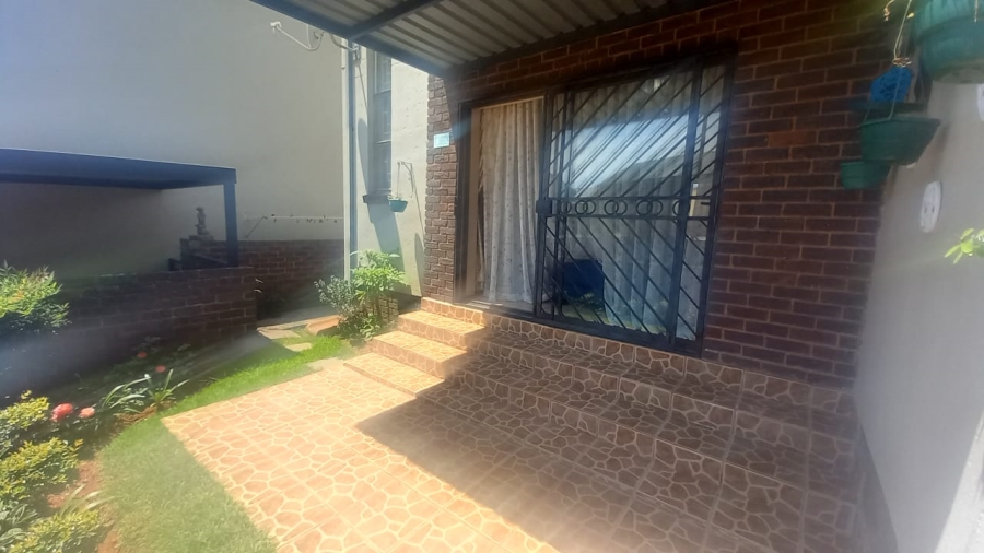 2 Bedroom Property for Sale in Sugar Bush Estate Gauteng