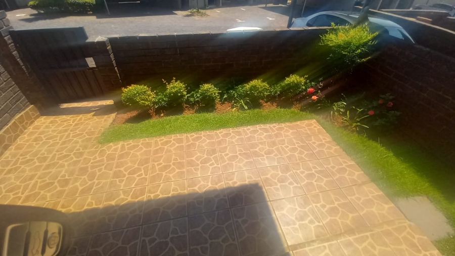 2 Bedroom Property for Sale in Sugar Bush Estate Gauteng