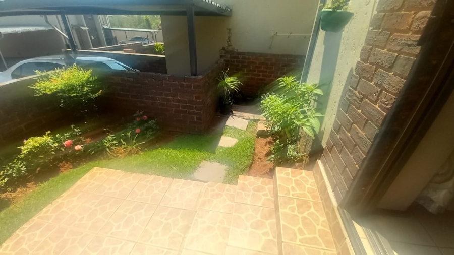 2 Bedroom Property for Sale in Sugar Bush Estate Gauteng