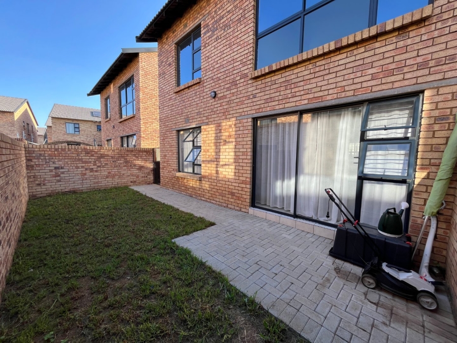 2 Bedroom Property for Sale in Klippoortjie Gauteng