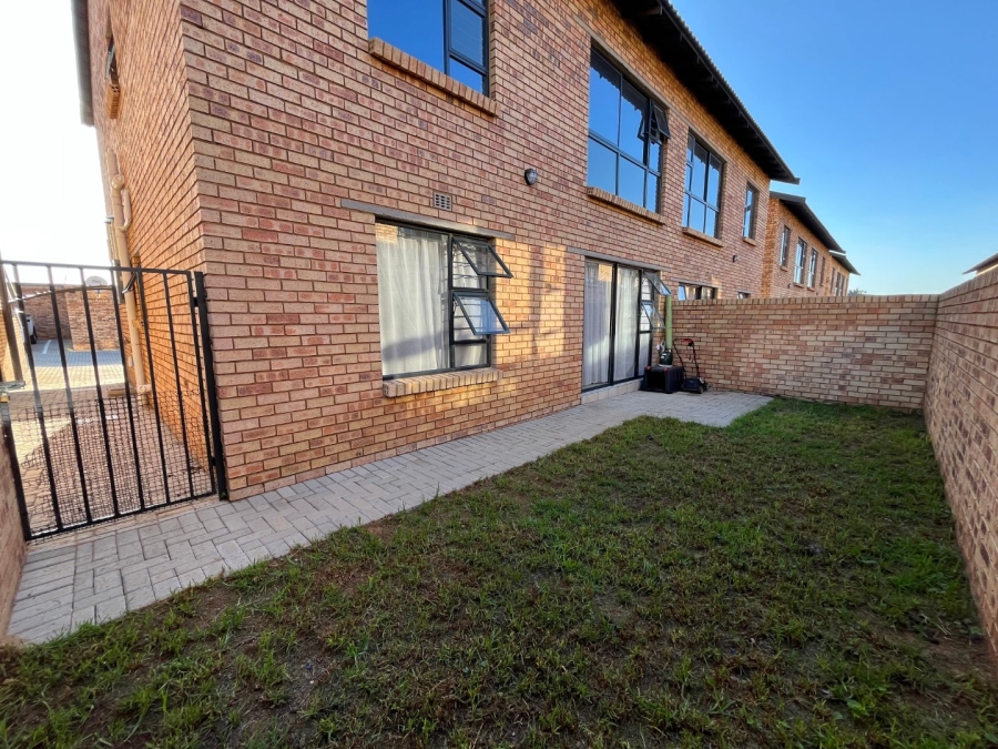 2 Bedroom Property for Sale in Klippoortjie Gauteng