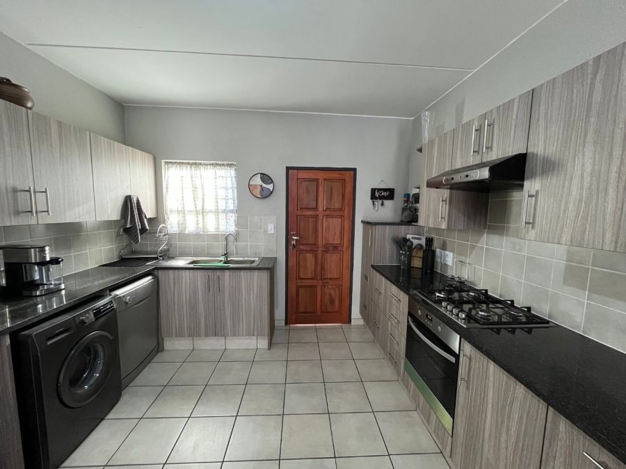 2 Bedroom Property for Sale in Klippoortjie Gauteng