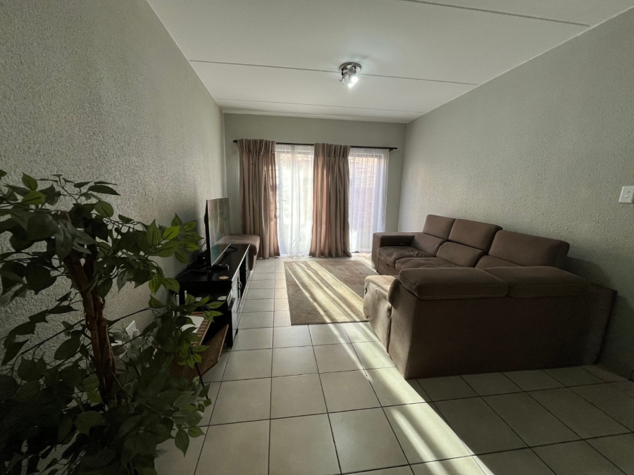 2 Bedroom Property for Sale in Klippoortjie Gauteng