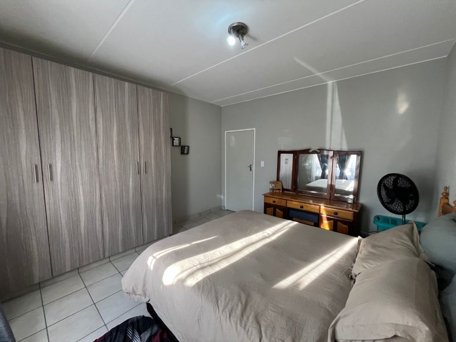 2 Bedroom Property for Sale in Klippoortjie Gauteng