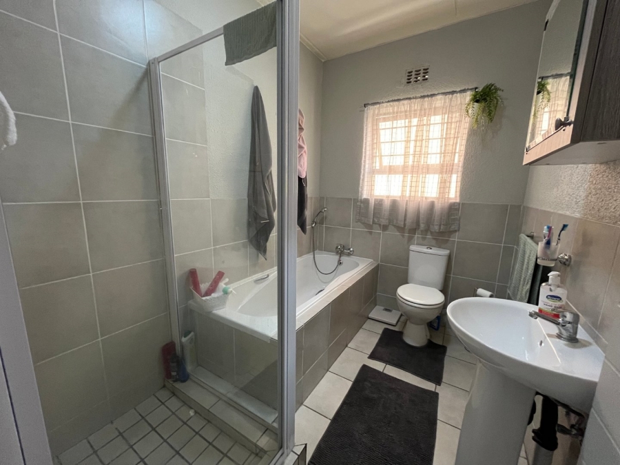 2 Bedroom Property for Sale in Klippoortjie Gauteng