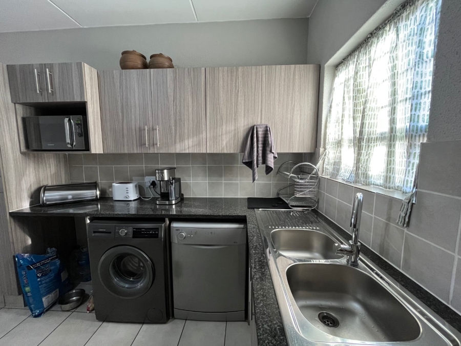 2 Bedroom Property for Sale in Klippoortjie Gauteng