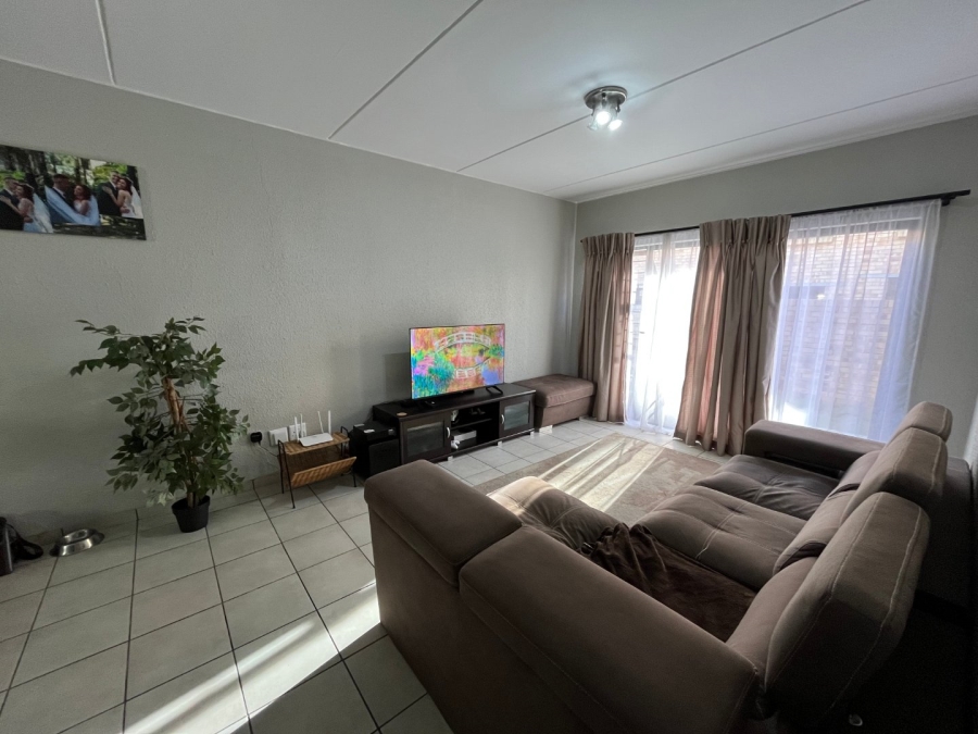 2 Bedroom Property for Sale in Klippoortjie Gauteng