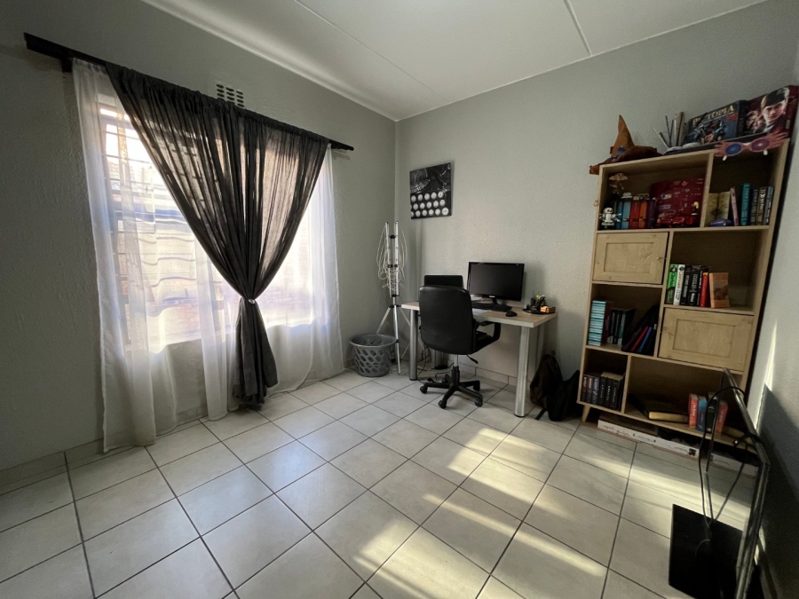 2 Bedroom Property for Sale in Klippoortjie Gauteng